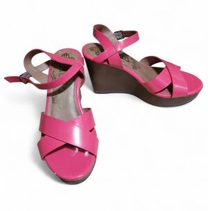 MUDD Women's Size 8 Vibrant Pink Wedge Sandals
